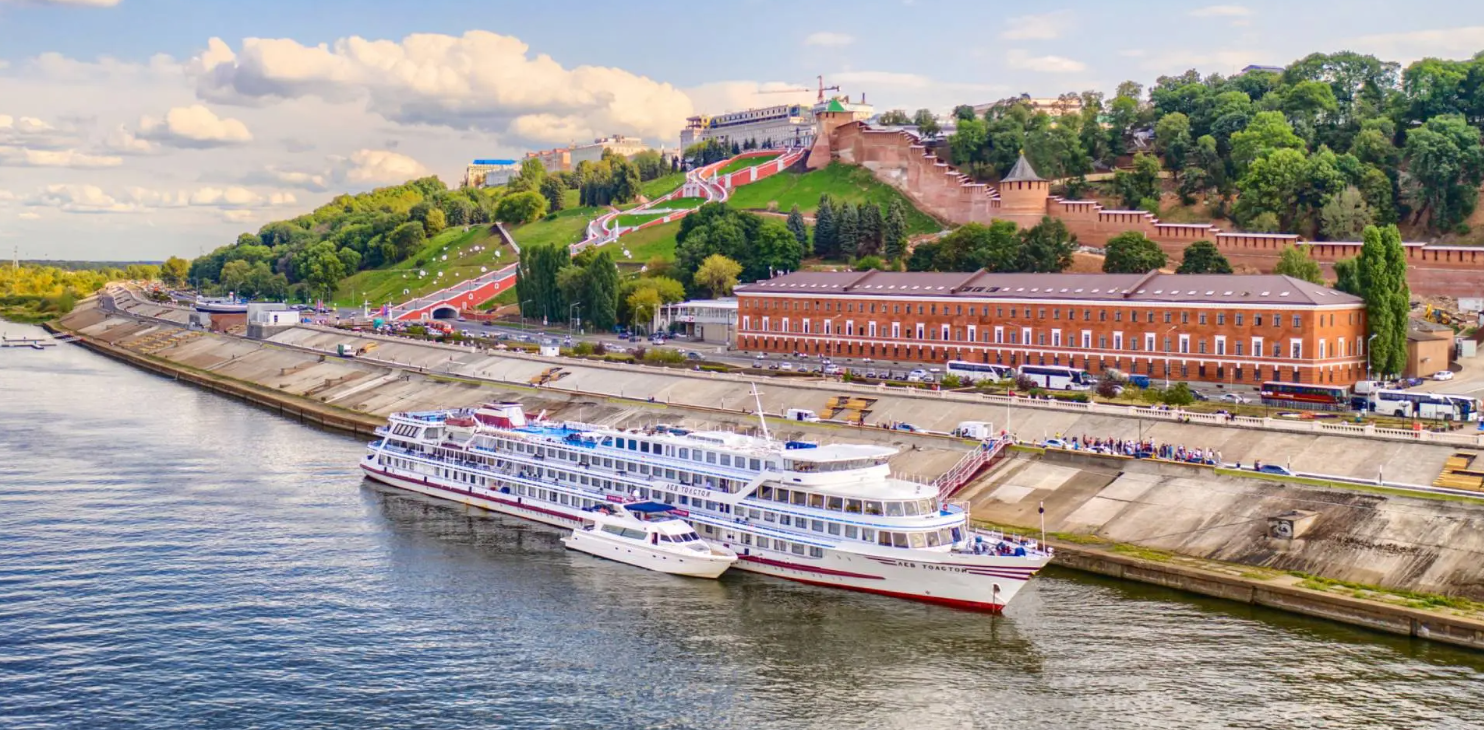 Теплоход Лев толстой. Теплоход Лев толстой водоход. Теплоход Москва Нижний Новгород.